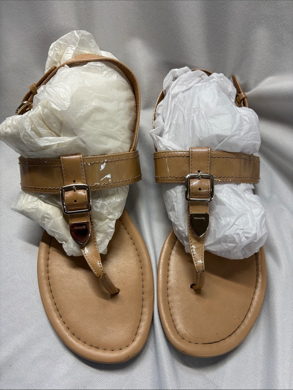 Coach Cassidy Nude Tan
Leather T-Strap Sandals Gold
Tone adjustable sandals - Picture 2 of 12